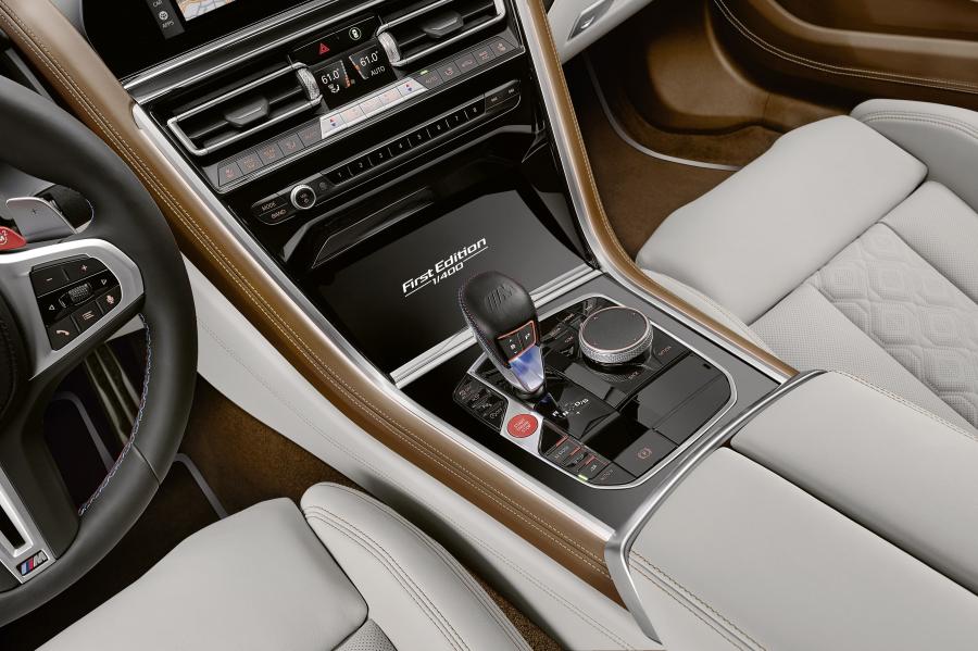 Детали интерьера BMW M8 Gran Coupe First Edition (F93) 2019 года  (NA) (фото 2 из 6)